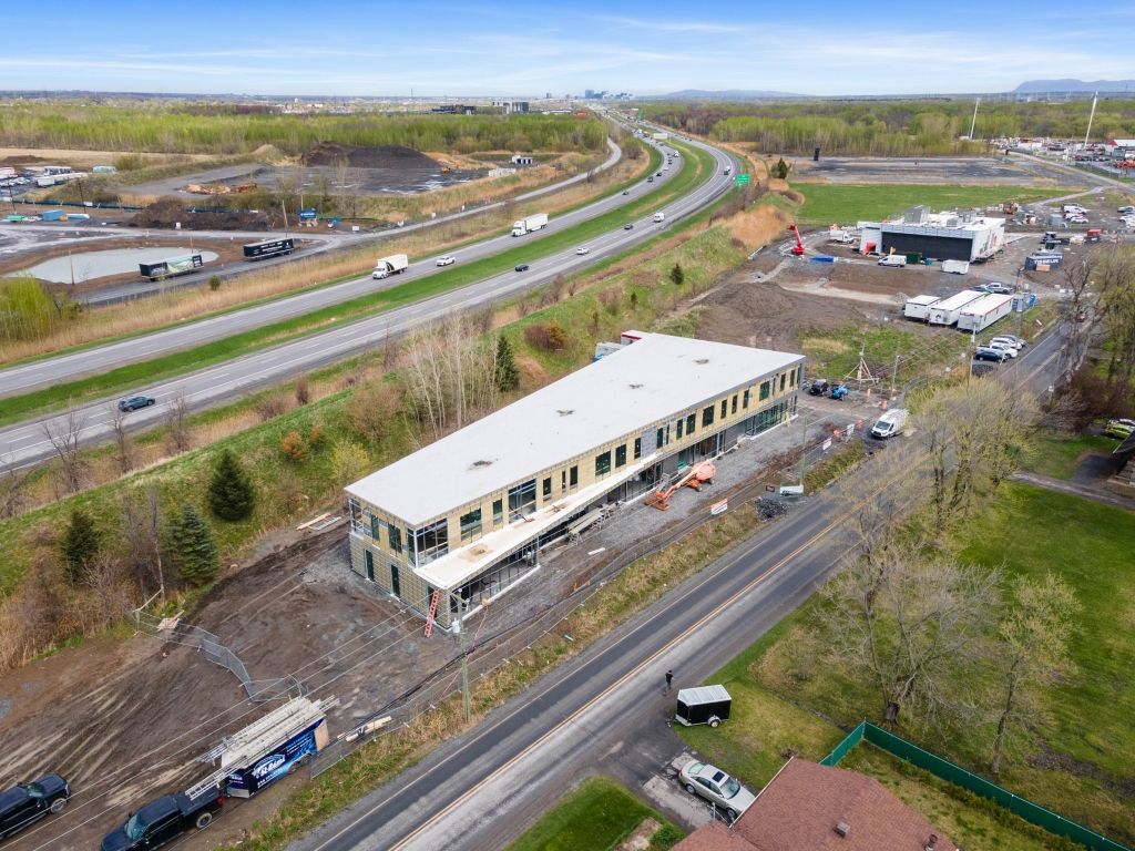 Espace Industriel et Commercial de Premier Choix � Louer