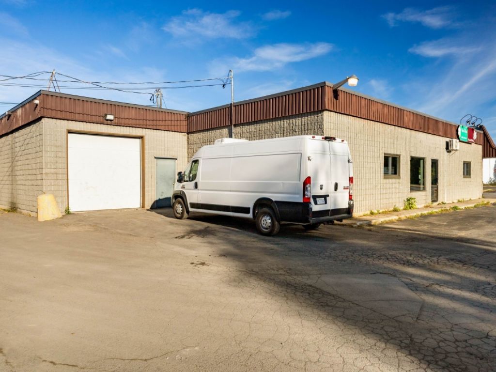 Local commercial de coin 1307 pc Delson