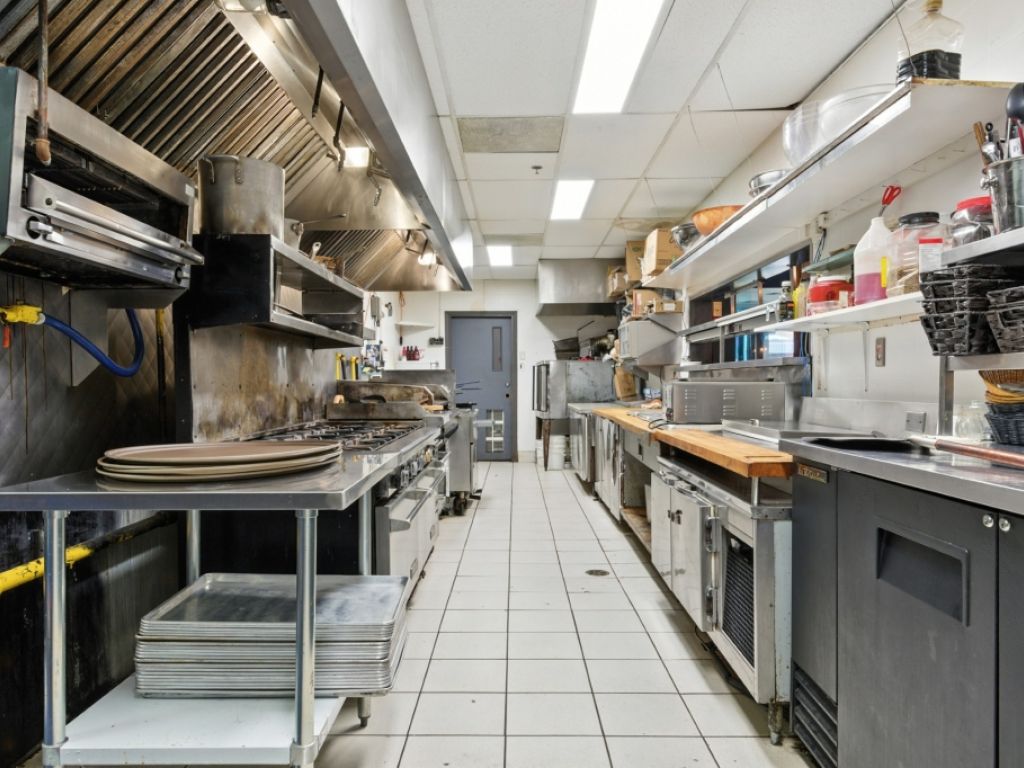 LOCAL COMMERCIAL � LOUER � LAVAL