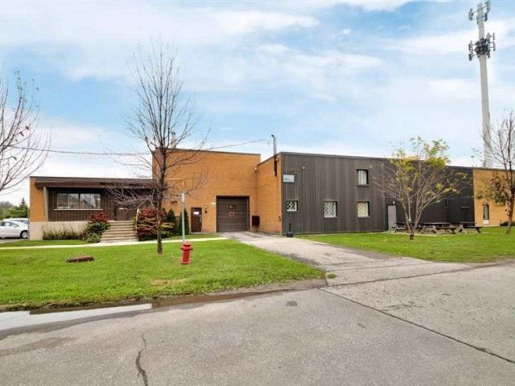 Espace industriel cl� en main dans un secteur strat�gique de Boisbriand