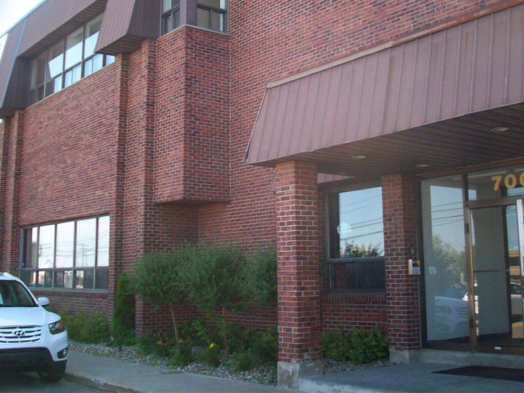 7000-7020 ch. de la C�te-de-Liesse / 174-186 rue Merizzi