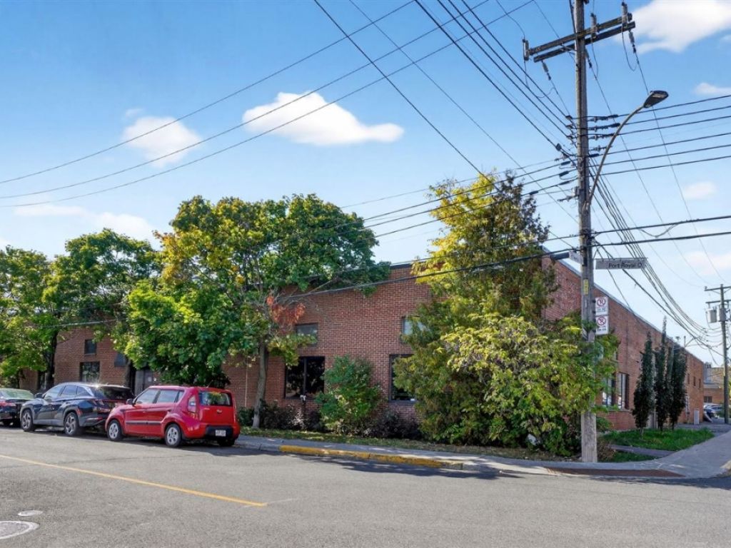 Immeuble industriel � vendre ou � louer � 9700 Rue Clark, Montr�al (Ahuntsic-Cartierville)