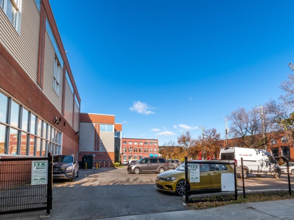 Grand bureau lumineux � louer � Saint-Henri