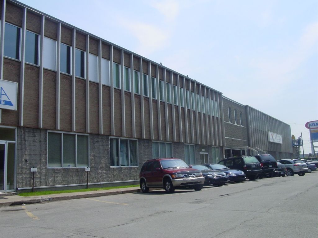 5584 de la C�te-de-Liesse Road