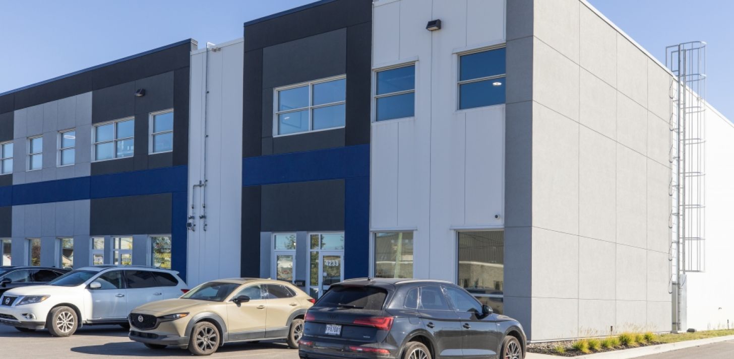 Local industriel &agrave; louer de 5 577PI&sup2; | Boisbriand - &Agrave; louer