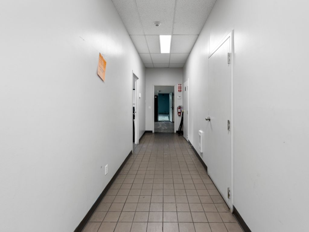 Espace industriel et commercial � louer � accessibilit� et flexibilit� au c�ur de la Mont�r�gie