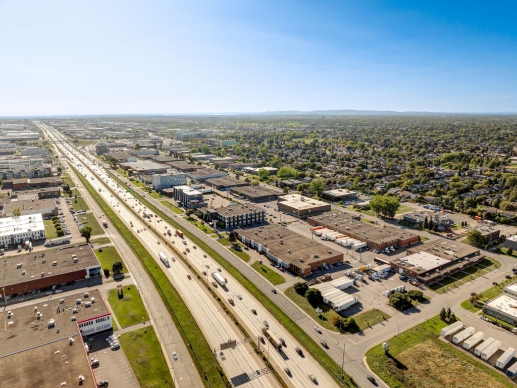 Entrep�t industriel � louer-Dorval-autoroutes 40/13