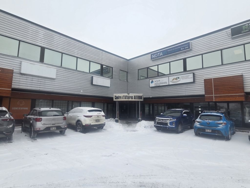 Local 240 - 4600 Henri-Bourassa