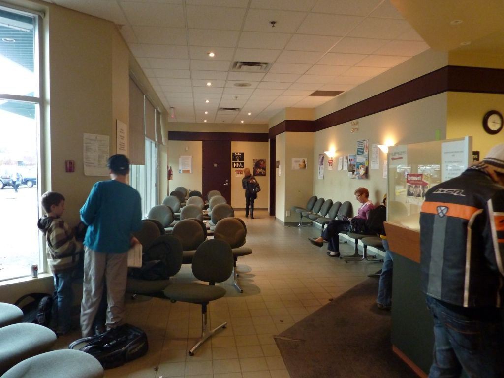 Local commercial pour d�tails, services ou bureaux. 