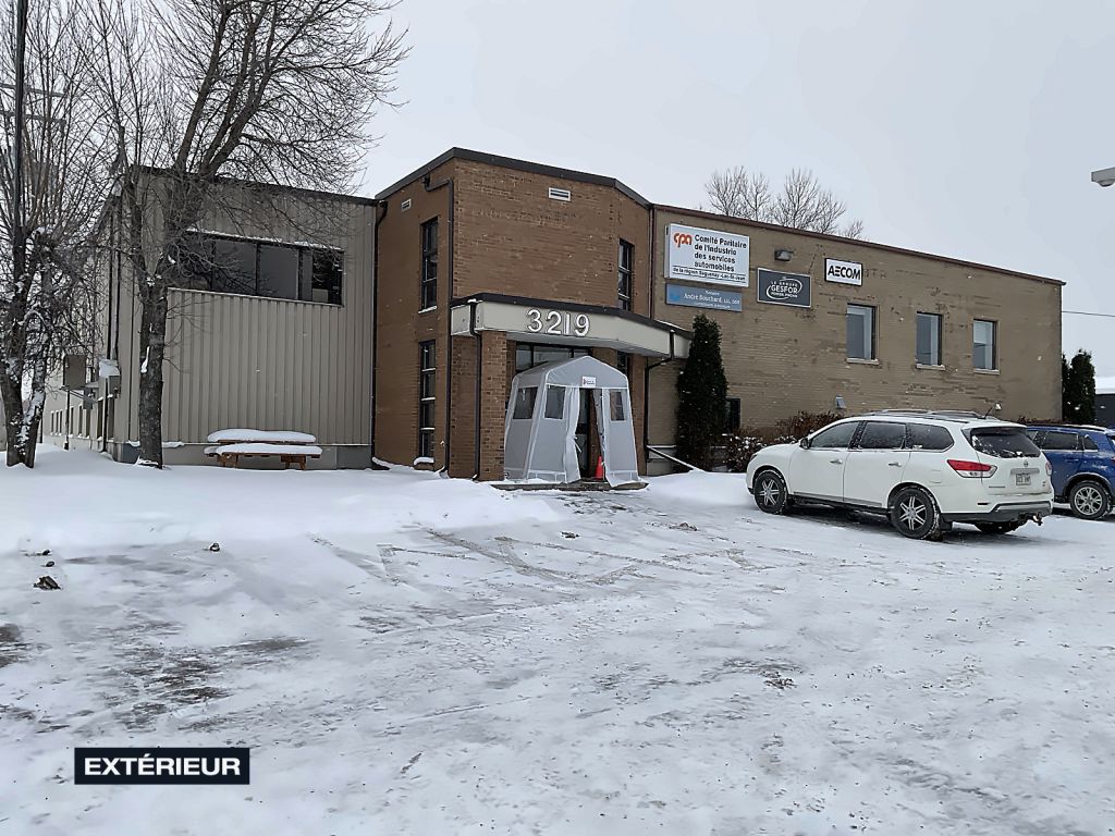 Industrial/Commercial space for lease - Jonqui�re - 400 to 10,500 ft2 