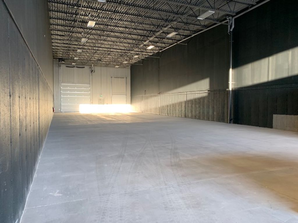 Local commercial / industriel � louer 6000, 9000 et 15000 pi.ca�St-Mathieu-de-Beloeil   Bordure de l'autoroute