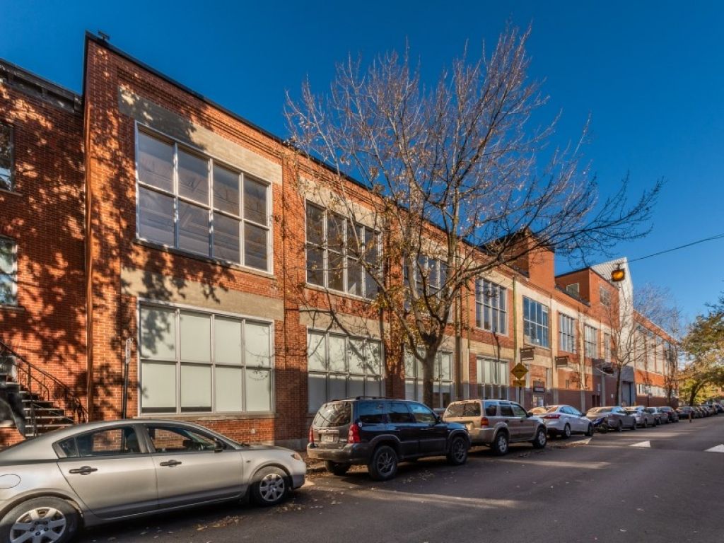 Grand bureau lumineux � louer � Saint-Henri