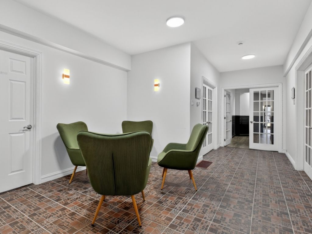 Immeuble commercial et bureaux � vendre