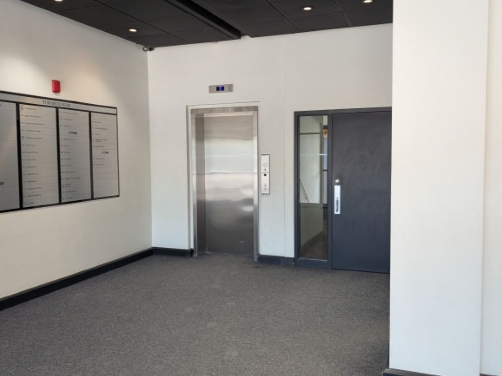 Chabanel | Commercial Space 2100pc - Office/Showroom - Ground Floor - Private Loading Dock