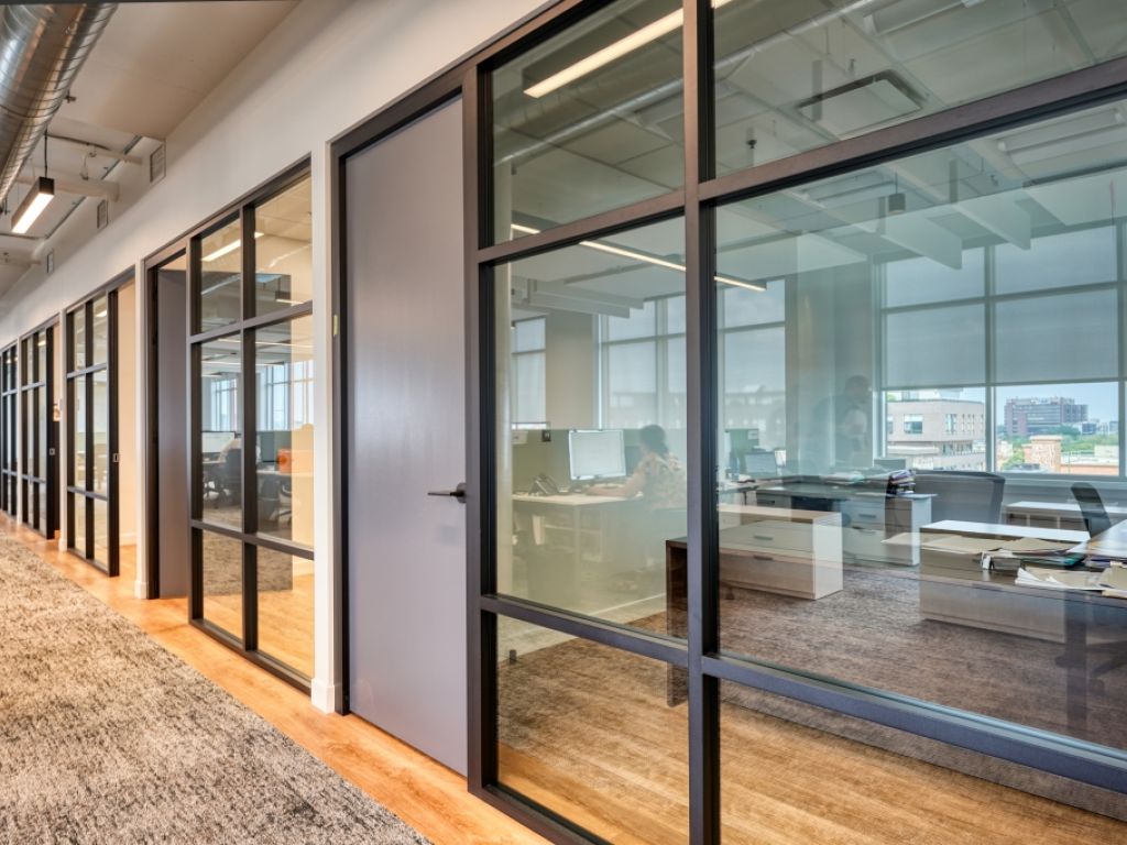 MILWORK-Espaces de bureau de haute qualit� � louer au c�ur du Mile-Ex