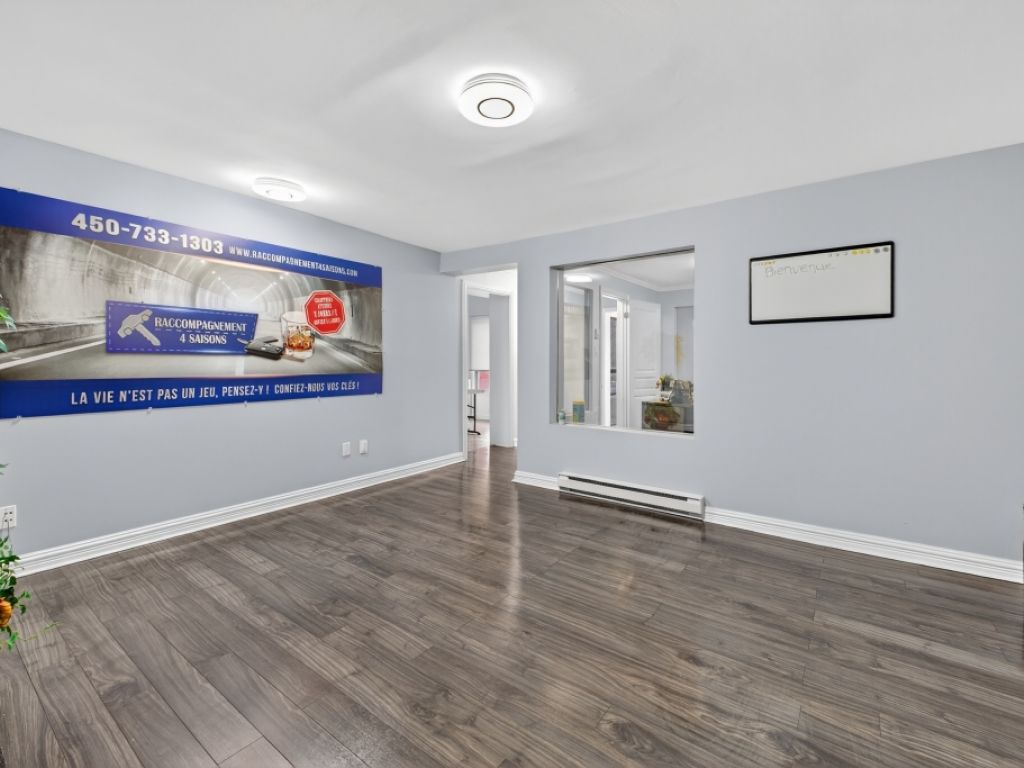 Immeuble commercial et bureaux � vendre