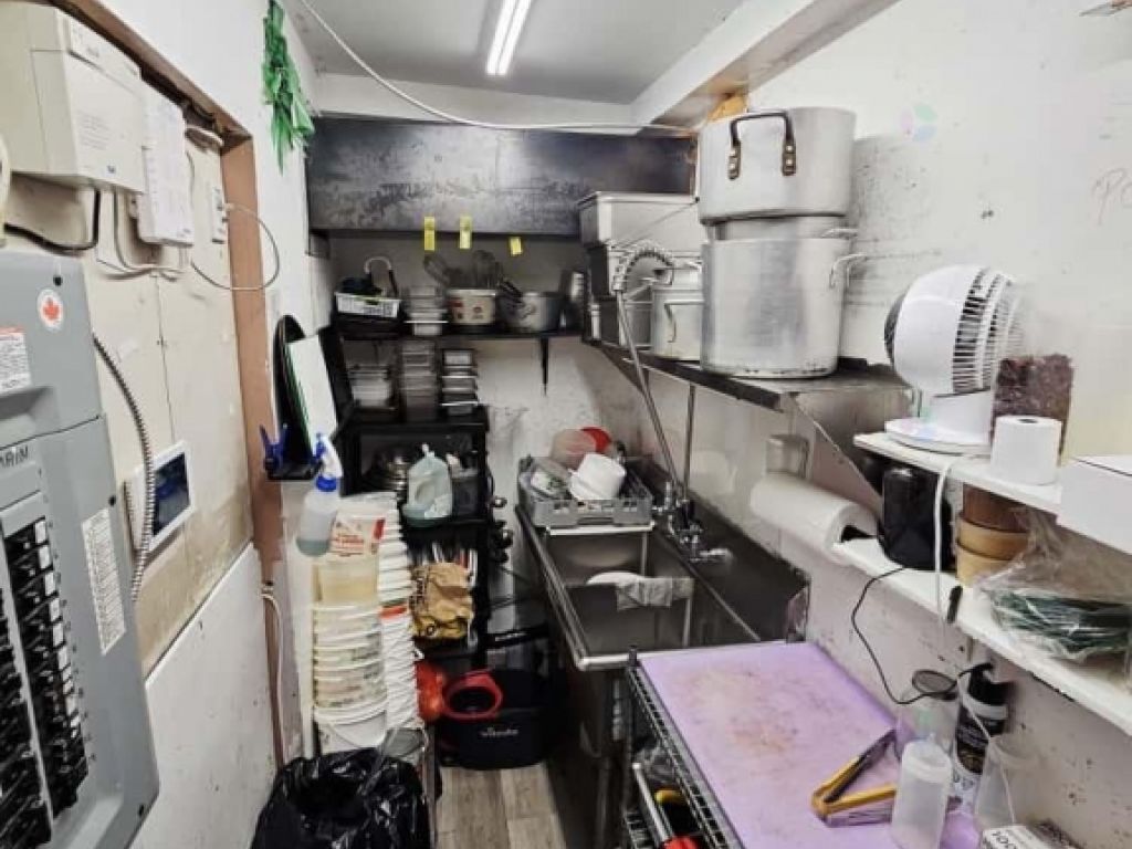 Superbe caf� cl� en main et bien �tabli � La Prairie