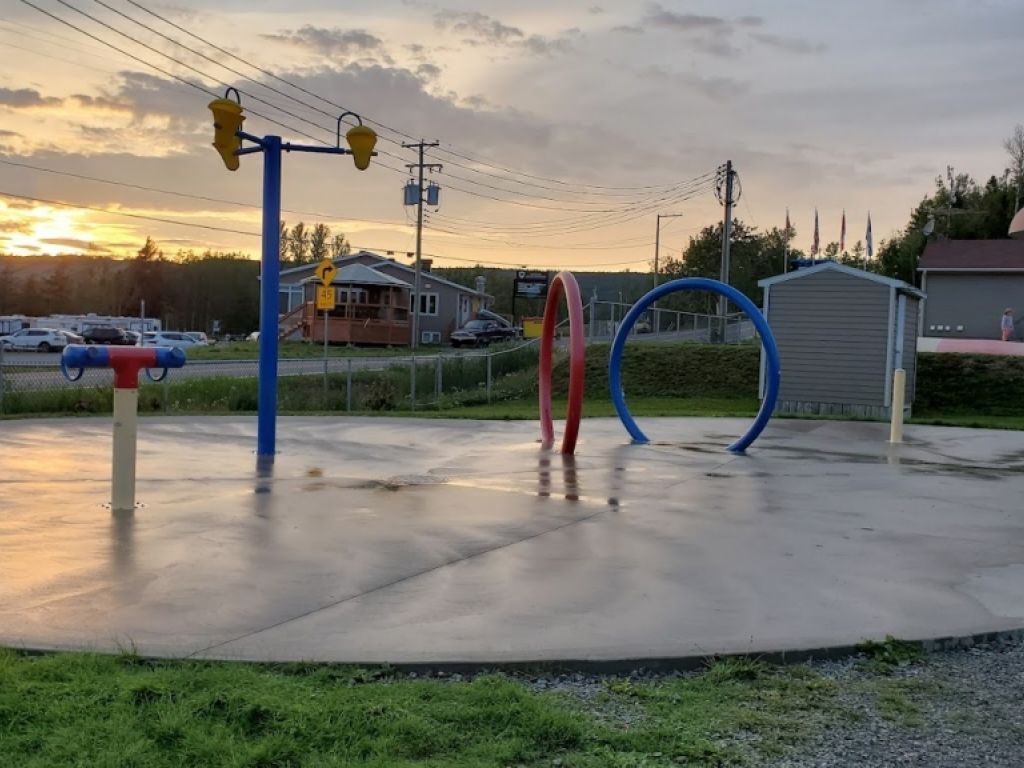 Camping 5 �toiles � vendre au coeur du Bas St-Laurent