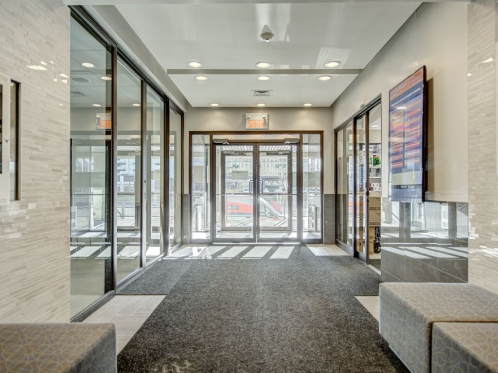 BUREAU � LOUER 654 PI.CA. SITU� AU 1435  BLVD. ST-MARTIN COIN BLVD INDUSTRIEL