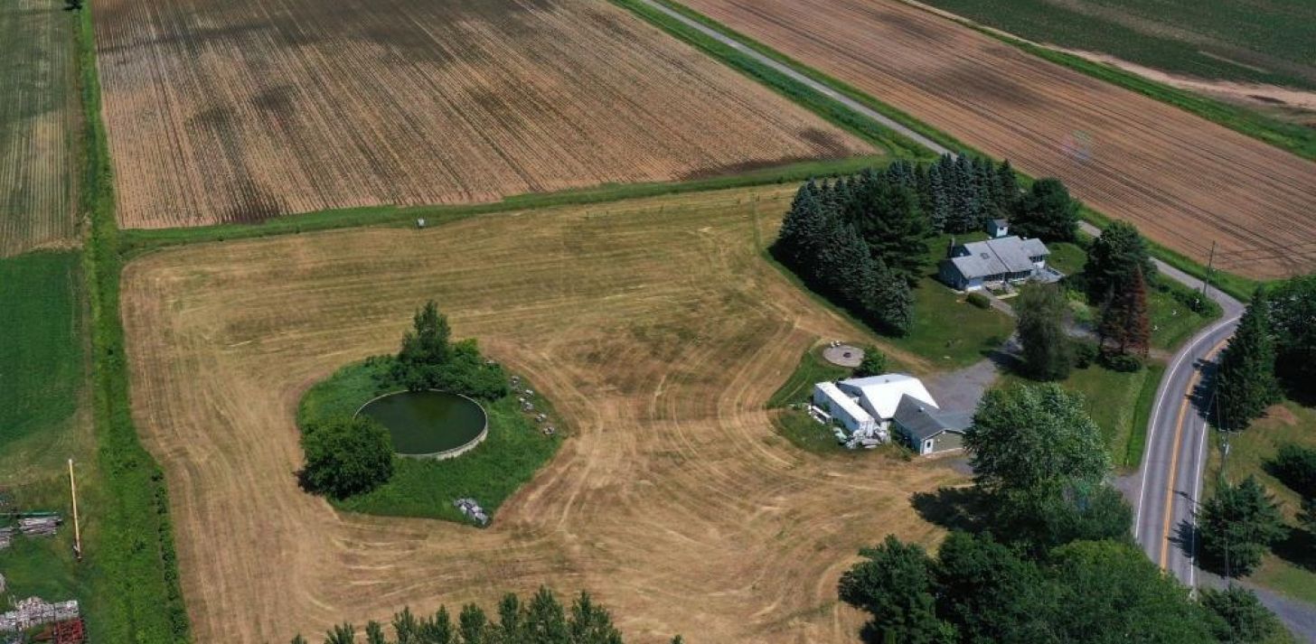 Fermette cl&eacute; en main sur 23 arpents en zone agricole - &Agrave; vendre