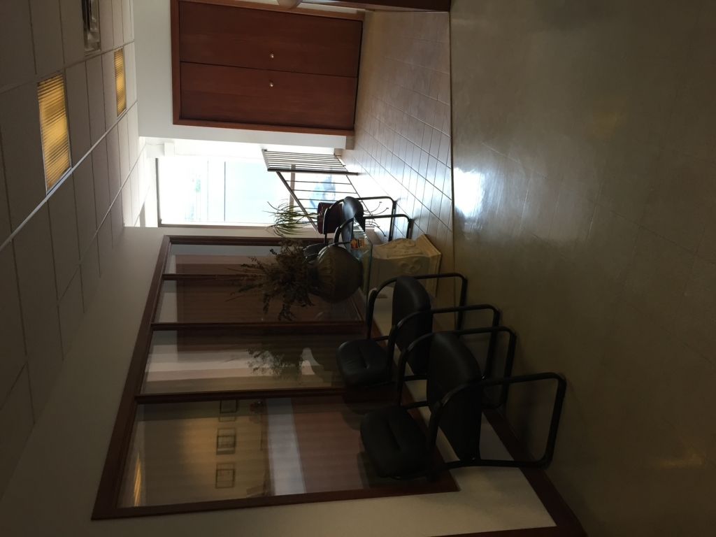 Batiment commercial avec entrepot (2900p2 ) et bureau (2500p2 ) 