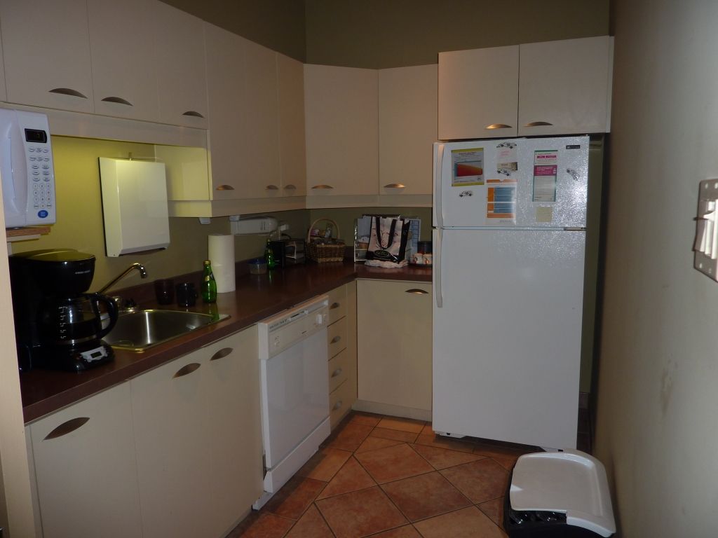 Local commercial pour d�tails, services ou bureaux. 