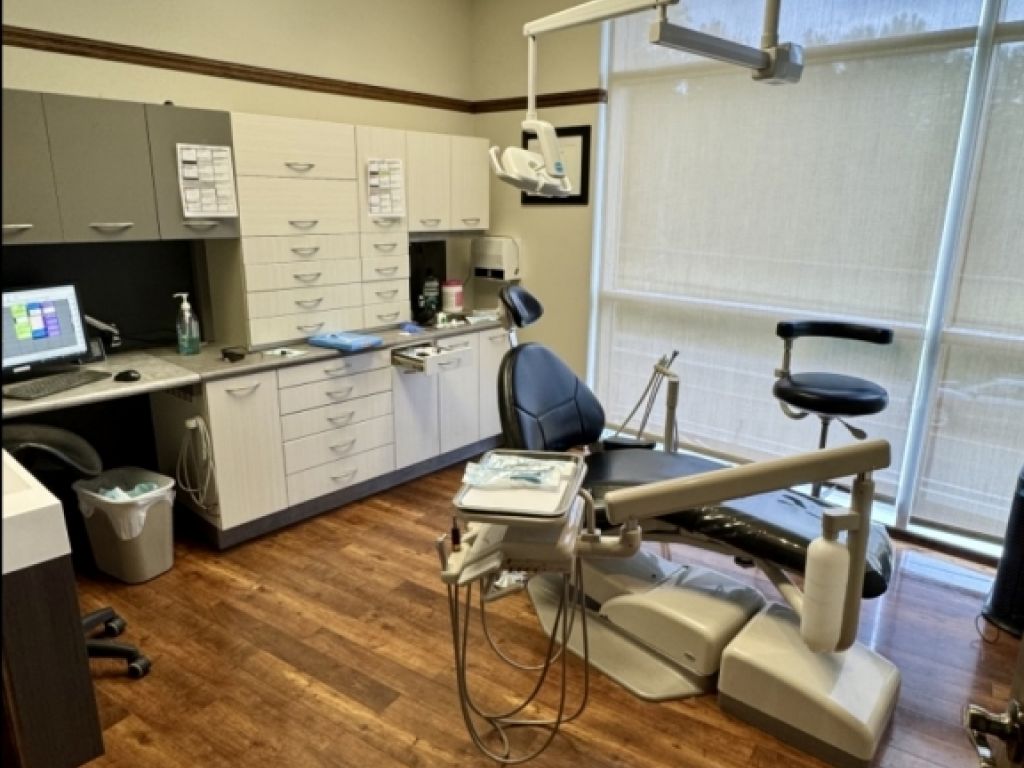  LOCAL COMMERCIAL 2 794 pi� + possibilit� 1 440 pi� suppl�mentaires Id�al pour clinique dentaire ou professionnel de la sant�