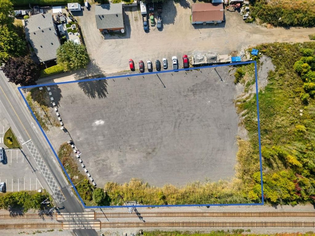 Terrain industriel � louer � Boul. St-Elzear O., Laval (Vimont)