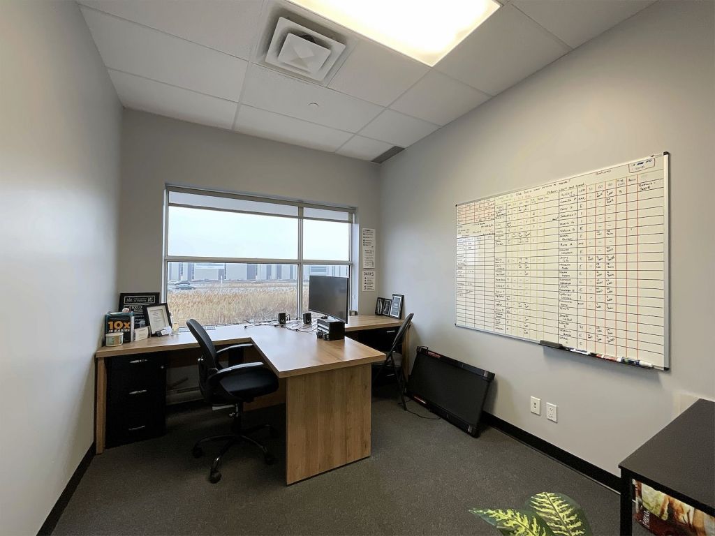BUREAU � LOUER 2000 pi2 - LAVAL 