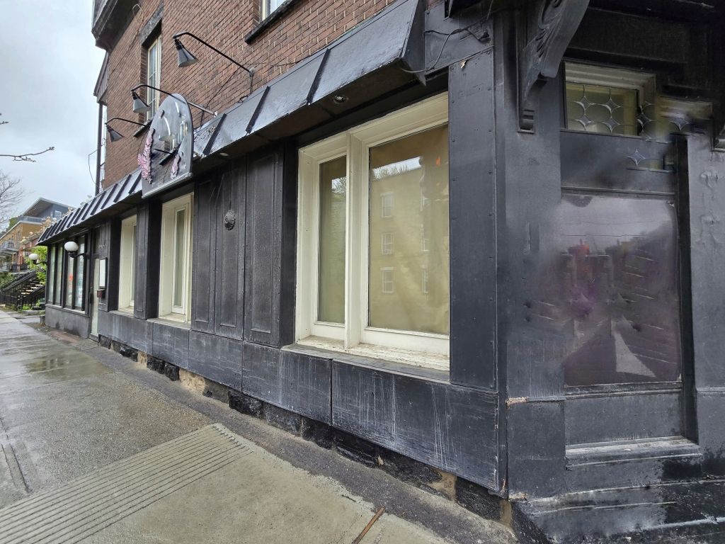 Local commercial de coin � louer � Montr�al, Ville-Marie | 2 084 pi�