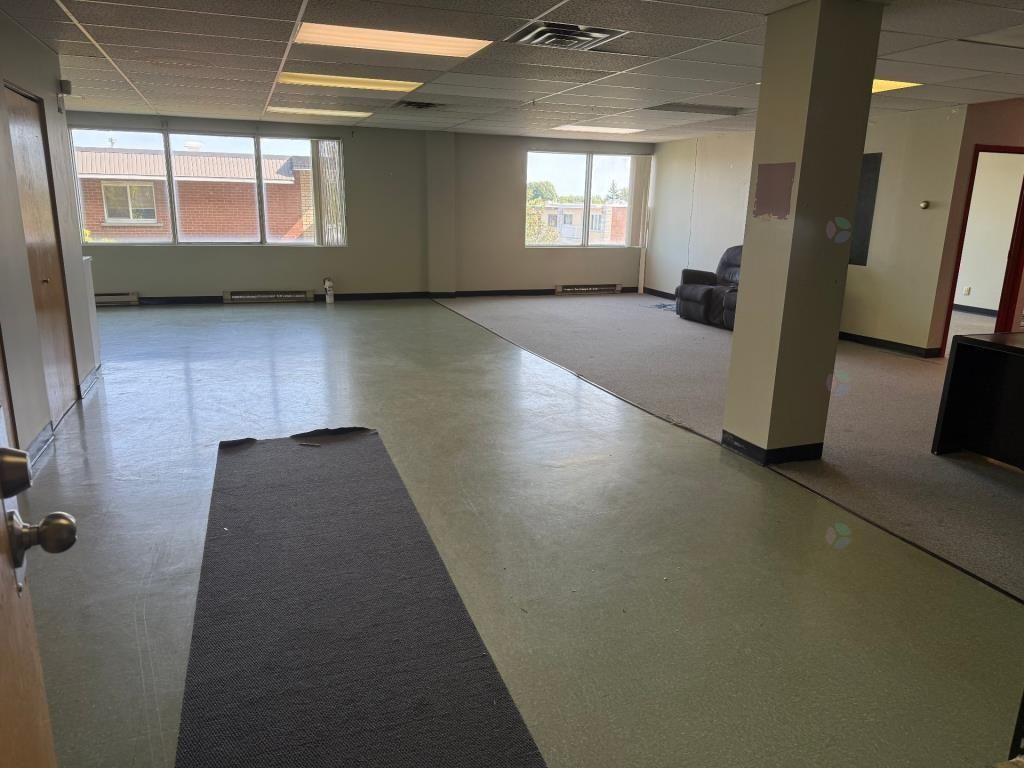 Large office space on 2nd floor 2,900 sqft Montreal Mercier