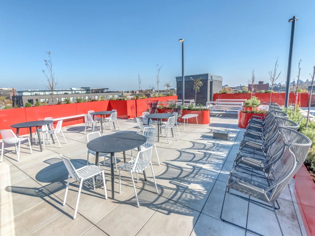 MILWORK-Espaces de bureau de haute qualit� � louer au c�ur du Mile-Ex