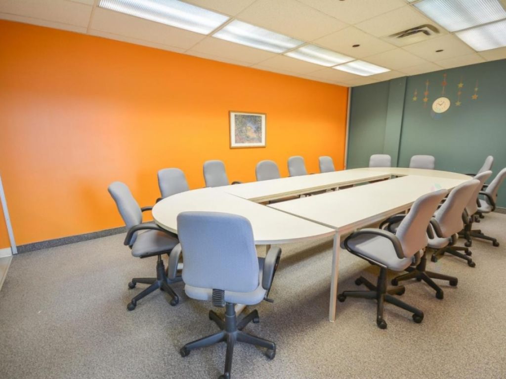 Local / Bureau 2100 � 6360 pc Centre-ville Saint-J�r�me 