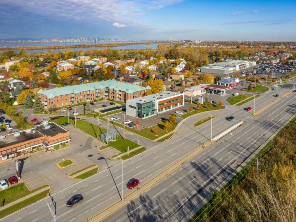 Local comm. et bureaux neufs 2000 � 6316 pc La Prairie