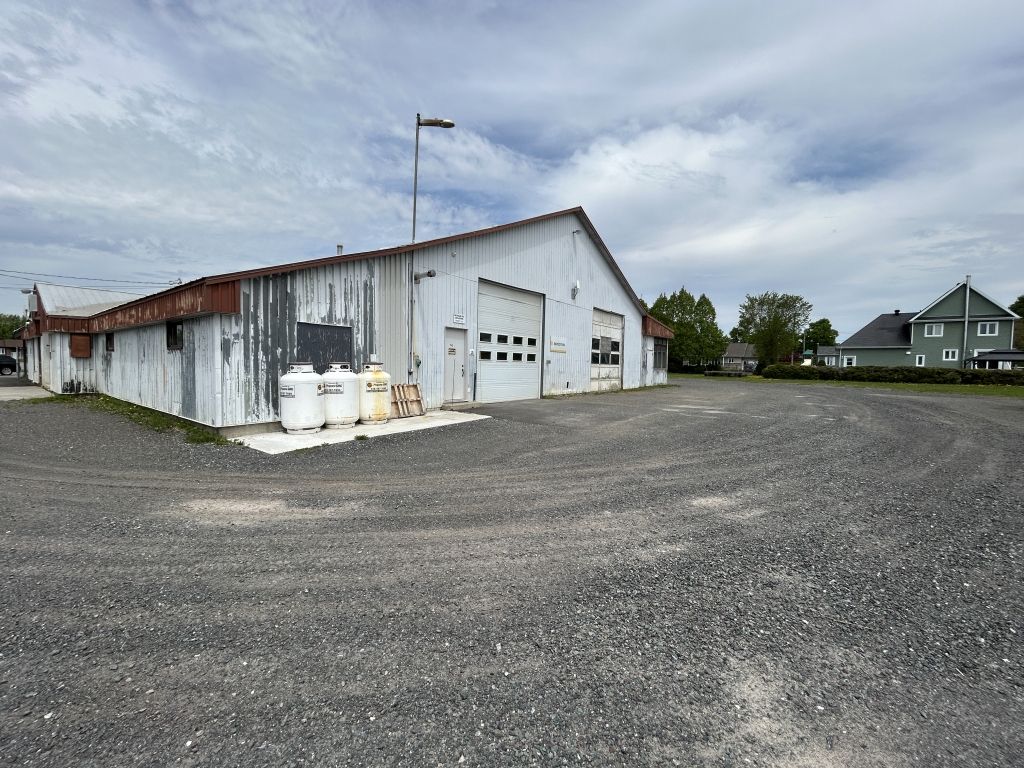 LOCAL � LOUER INDUSTRIEL - SAINT-ANSELME
