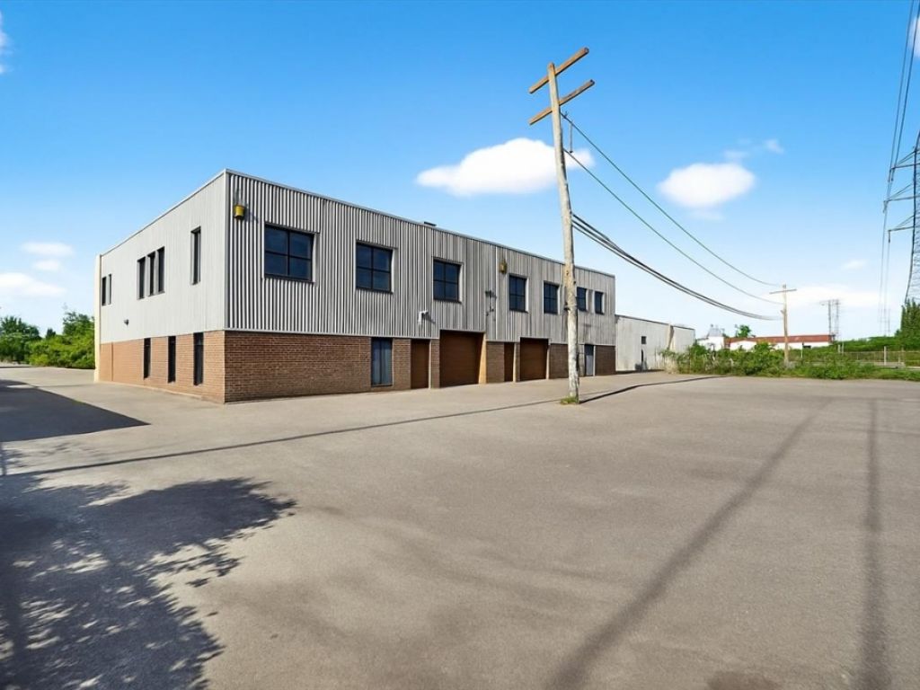 Espace bureau/entrep�t � louer � 3075-3077 Rue Peugeot, Laval (Chomedey)
