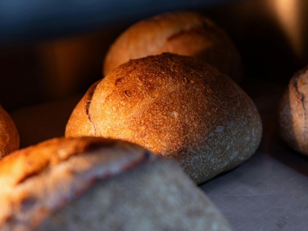 Boulangerie italienne avec immeuble � Montr�al