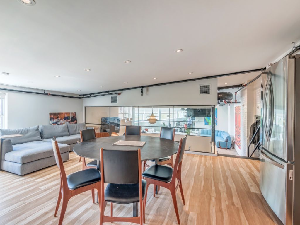 Espaces bureaux et industriels � louer-District Beaumont-6833 De L'�p�e