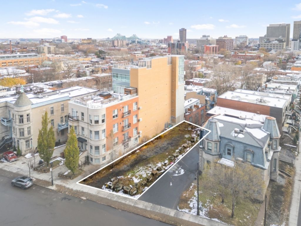 Terrain multir�sidentiel et commercial � vendre