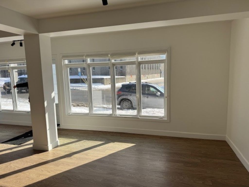 Superbe place d'affaires - Local de 550 pc