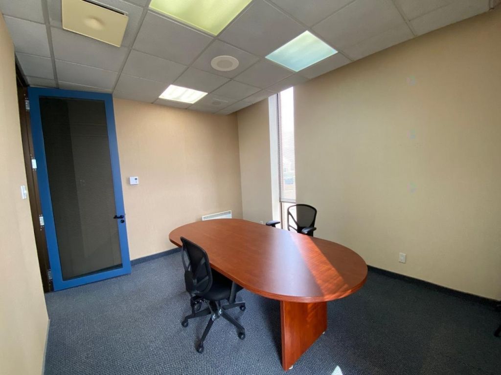 Grands bureaux � l'�tage 3300 pc St-J�r�me Lafontaine