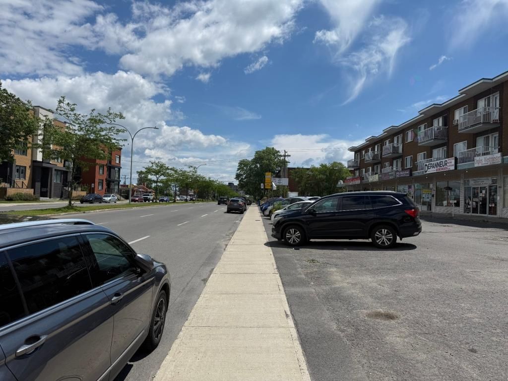 Local de 775pc au rdc dans un centre d'achat � LaSalle