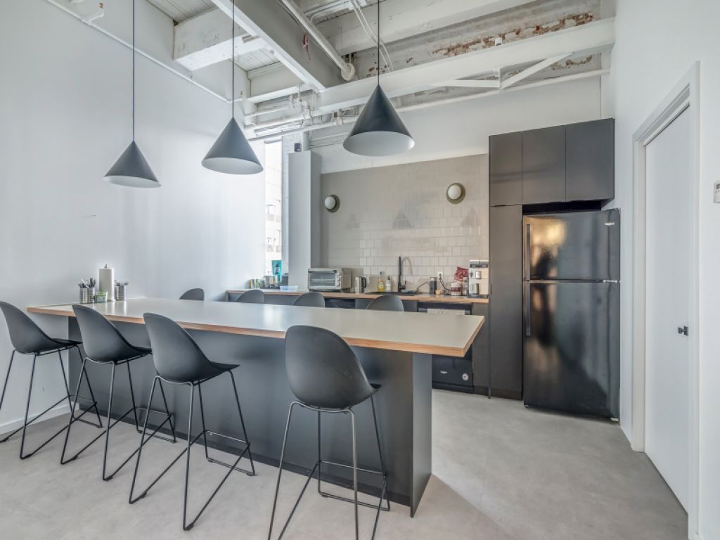 Espaces bureaux et industriels � louer-District Beaumont-6833 De L'�p�e