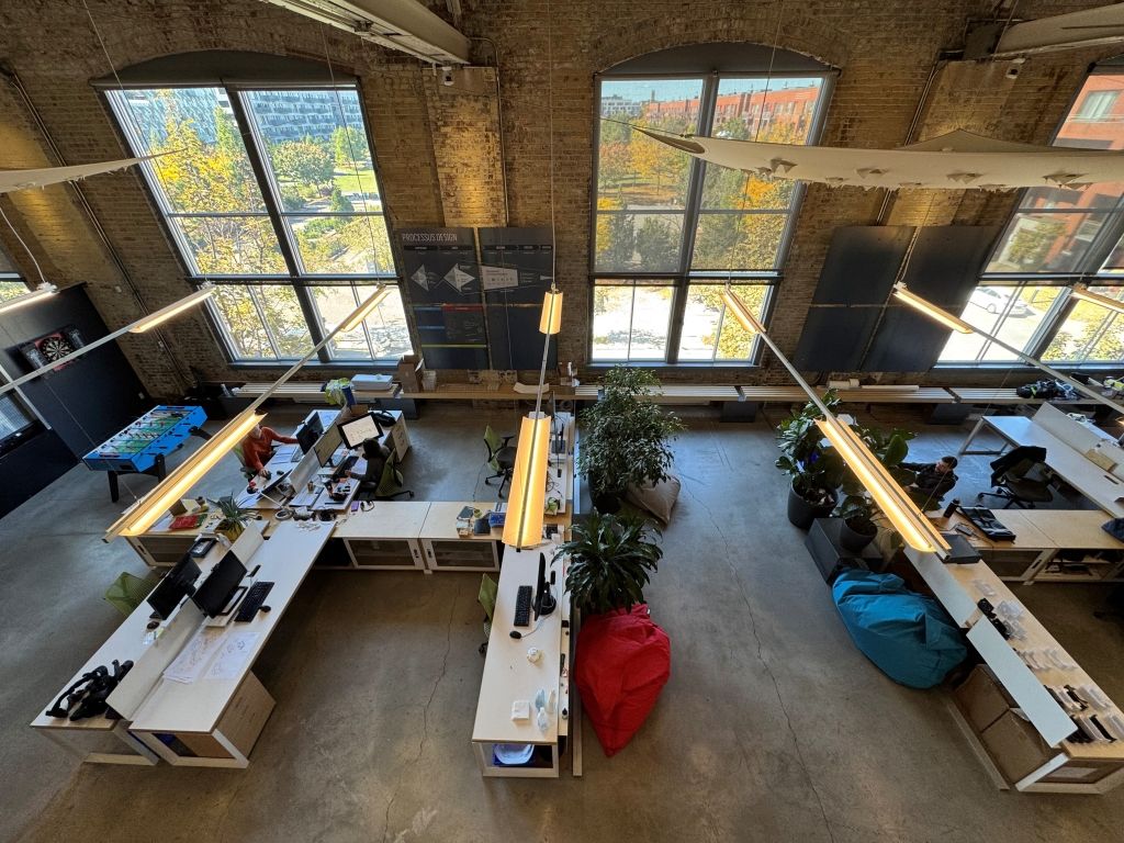 Technop�le Angus     Magnifique espace partag� de 2522 pi ca