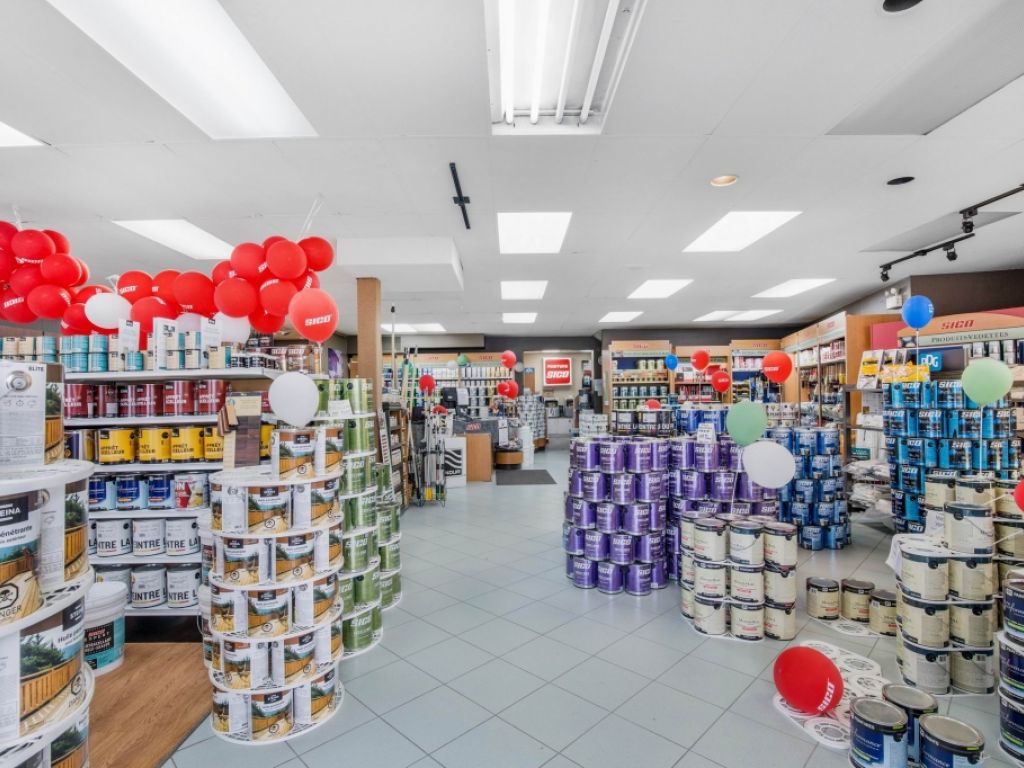 B�tisse � vendre ou � louer + Bureaux au 2e �tage Centre-ville St-J�r�me