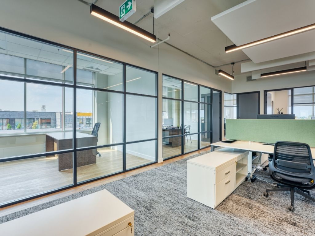 MILWORK-Espaces de bureau de haute qualit� � louer au c�ur du Mile-Ex