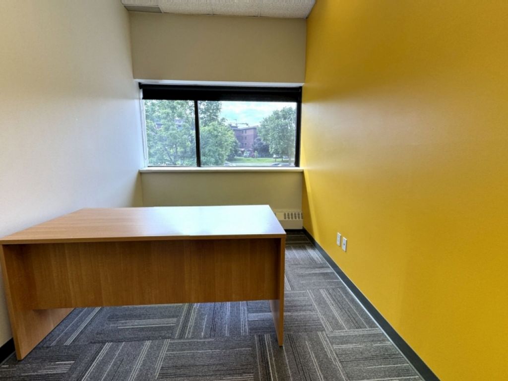 Bureau 220 - Plaza Laval � Ste-Foy