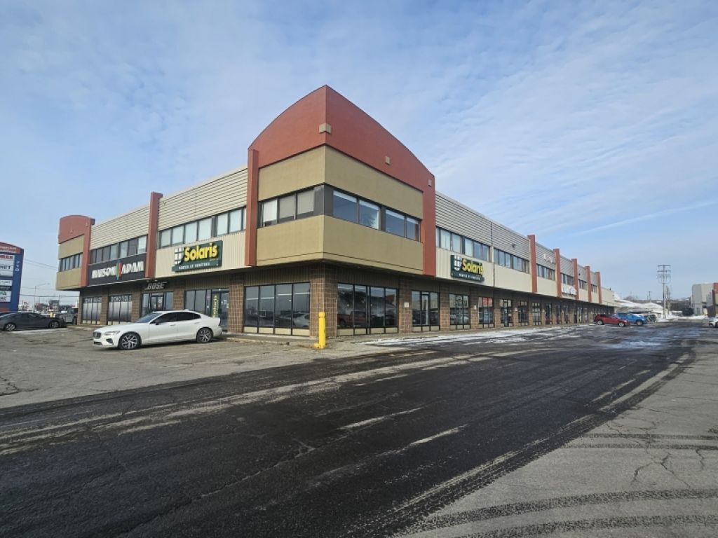 LOCAL COMMERCIAL EN FA�ADE SUR RUE BOUVIER - LEBOURGNEUF