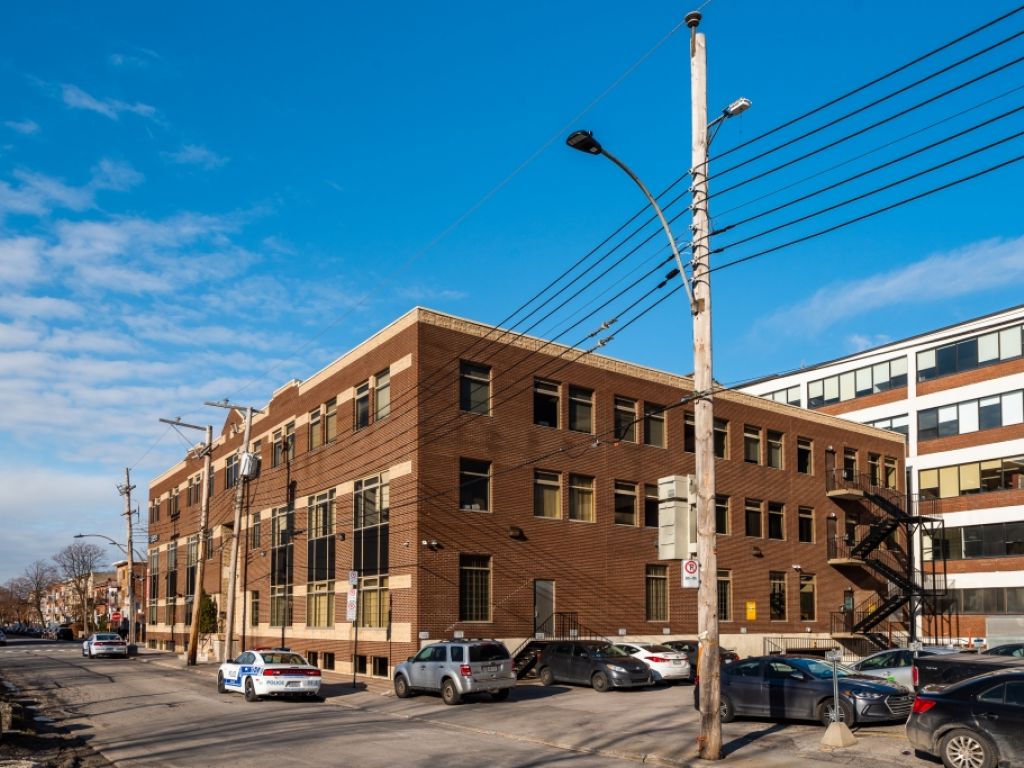 Espaces bureaux de style loft � louer-District Beaumont-6855 de l'�p�e