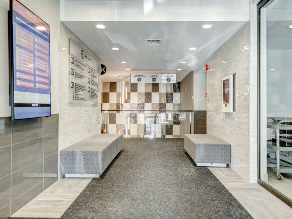 BUREAU � LOUER 654 PI.CA. SITU� AU 1435  BLVD. ST-MARTIN COIN BLVD INDUSTRIEL